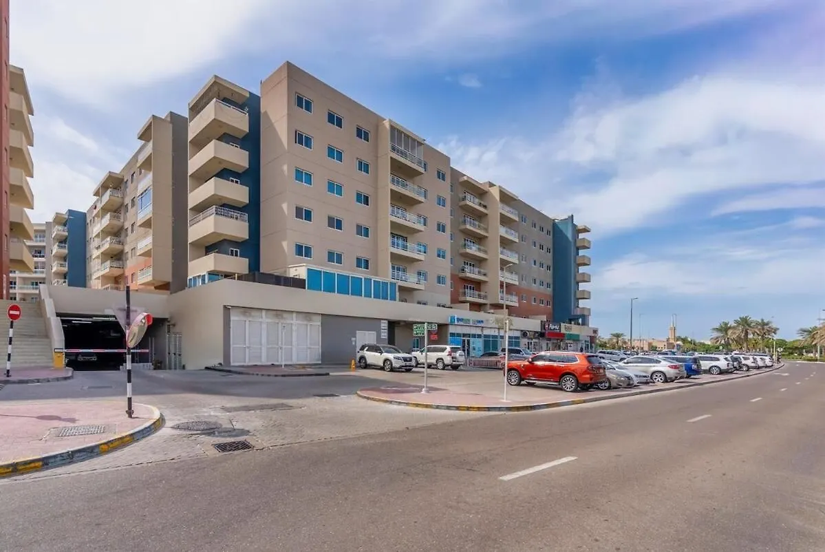 Apartment Nature-Themed Stay With 4K Projector Abu Dhabi