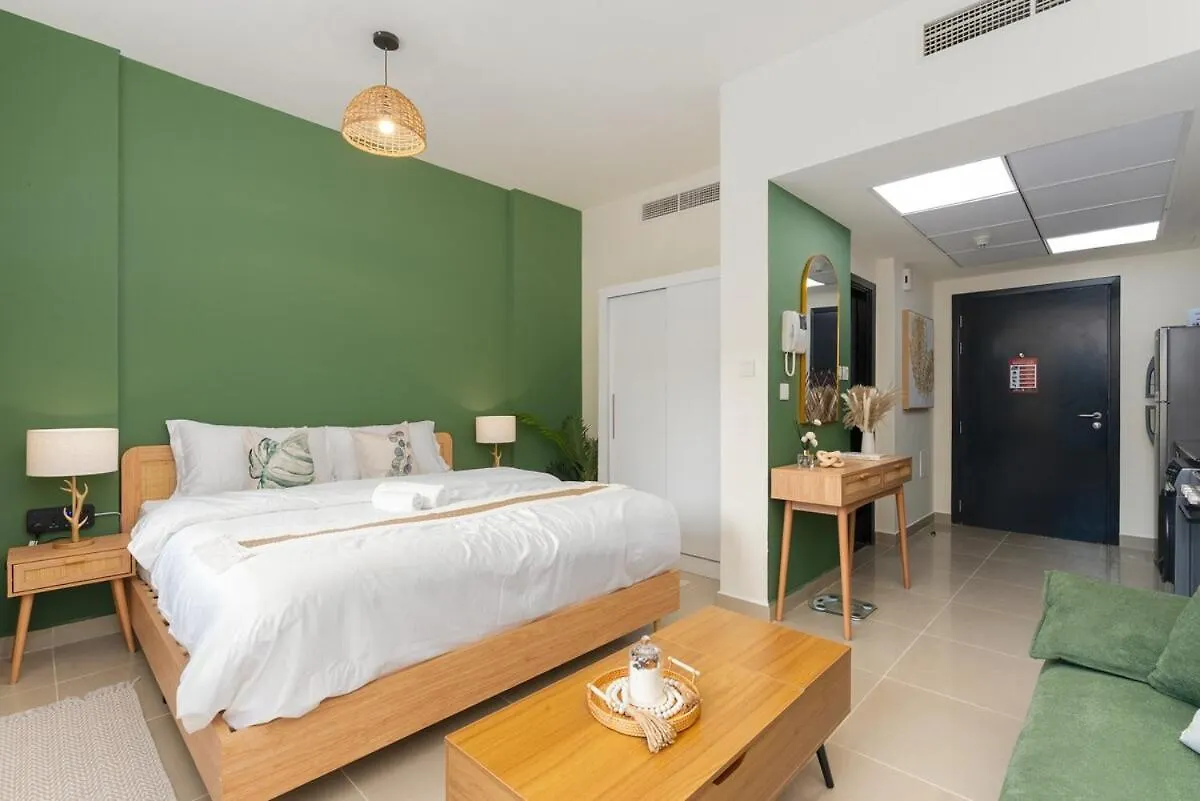 אבו דאבי Nature-Themed Stay With 4K Projector דירה אבו דאבי